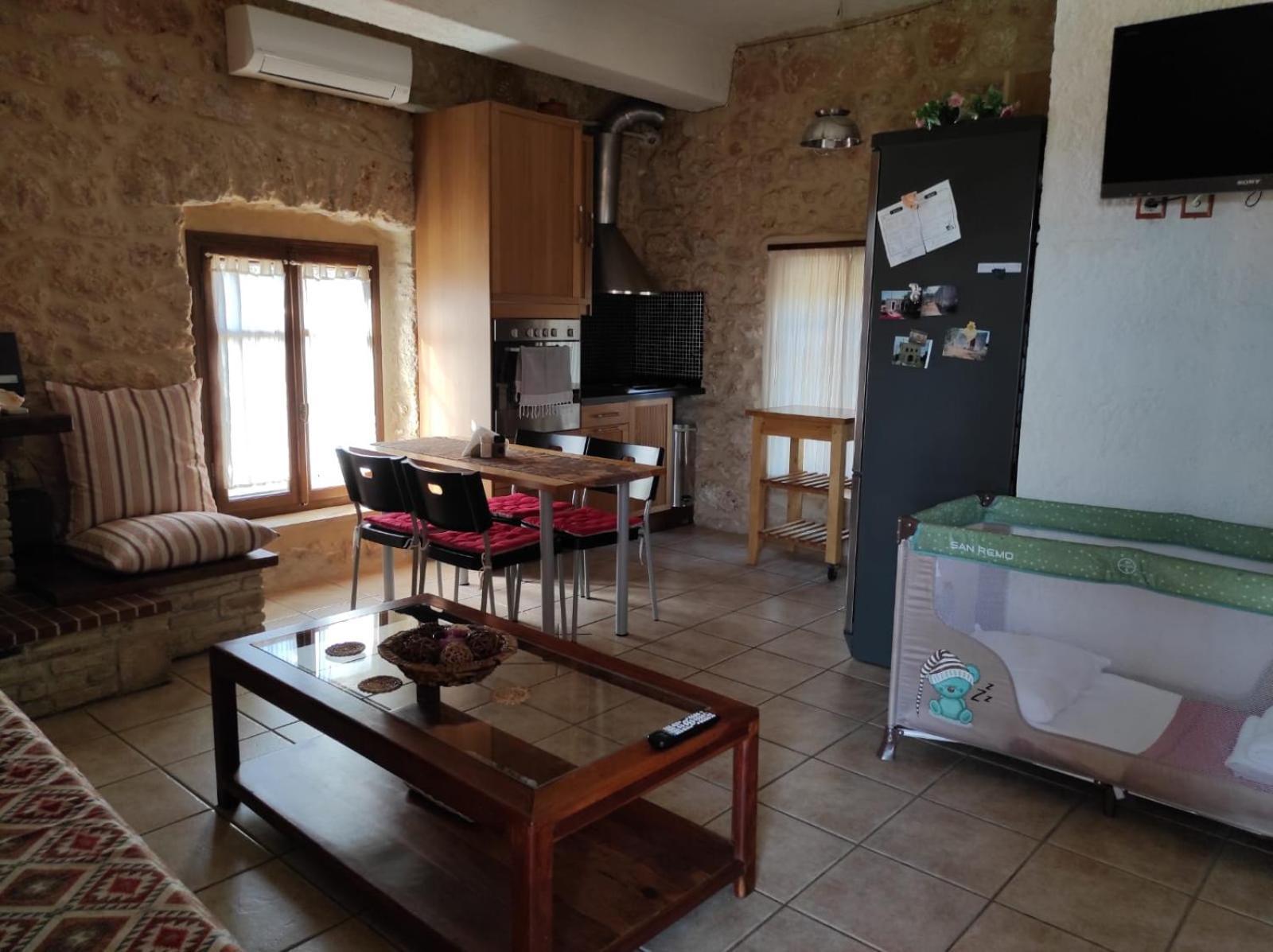Niko'S Stone Guest House 普利特拉 客房 照片