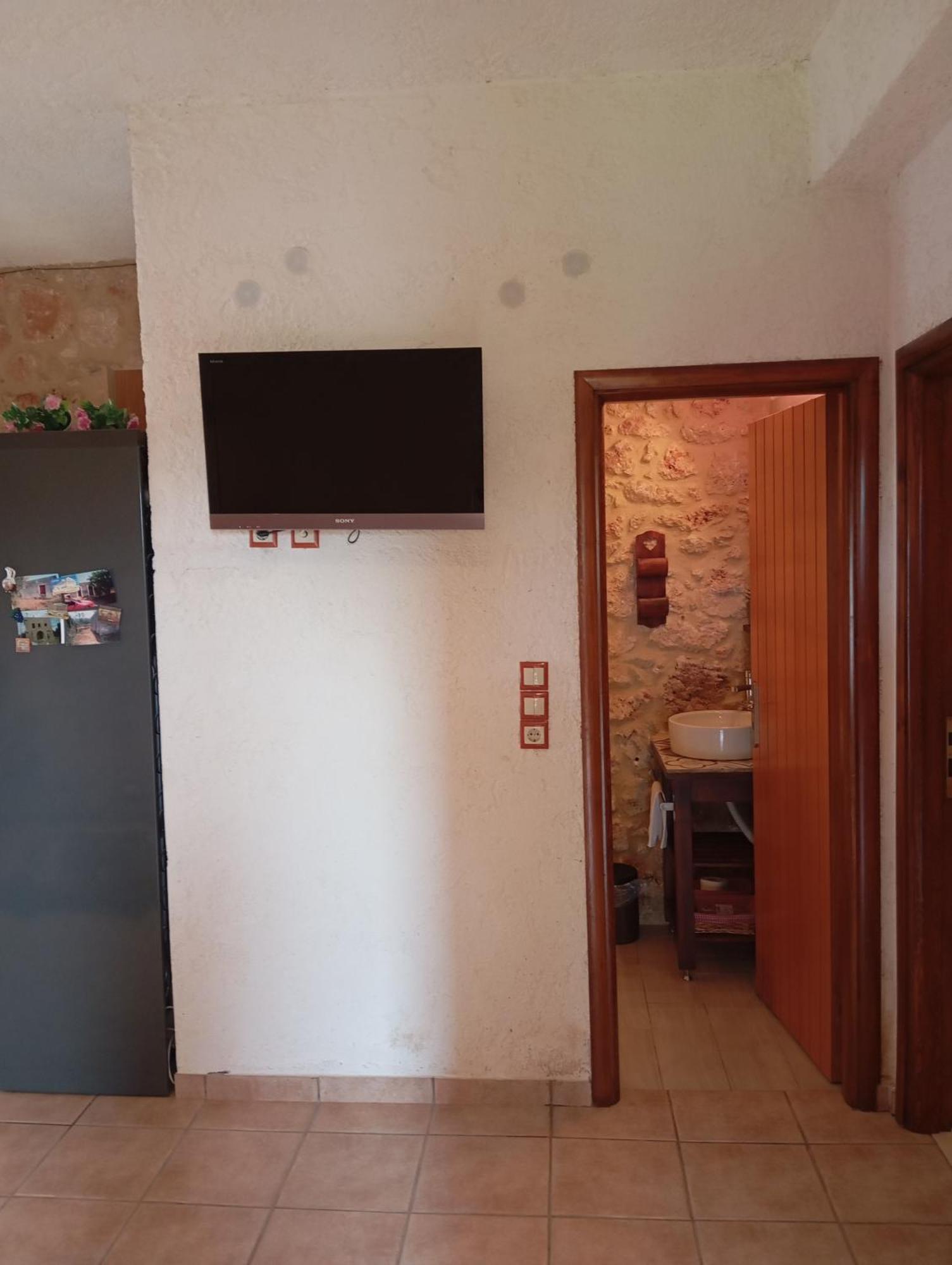 Niko'S Stone Guest House 普利特拉 外观 照片