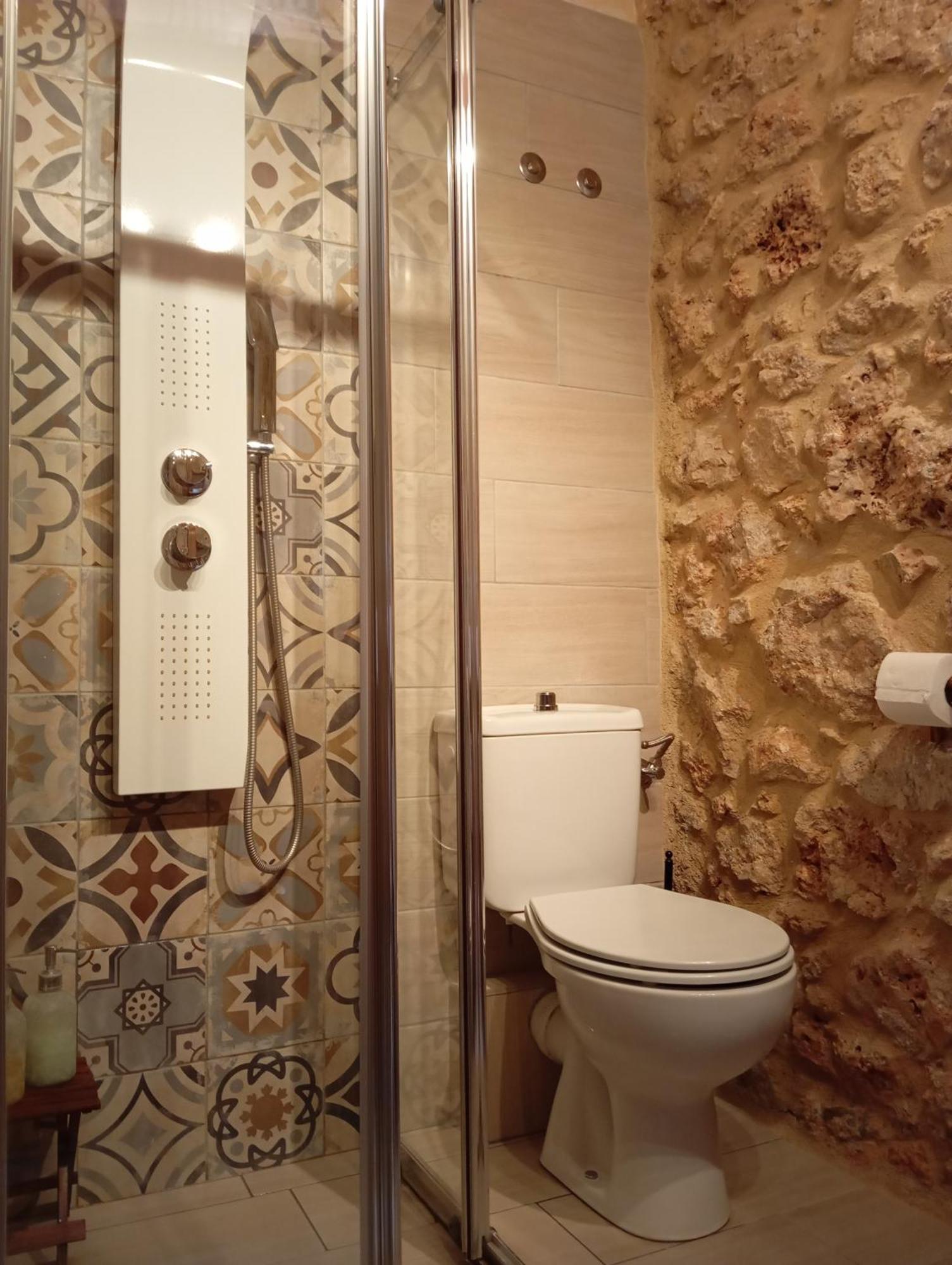 Niko'S Stone Guest House 普利特拉 外观 照片