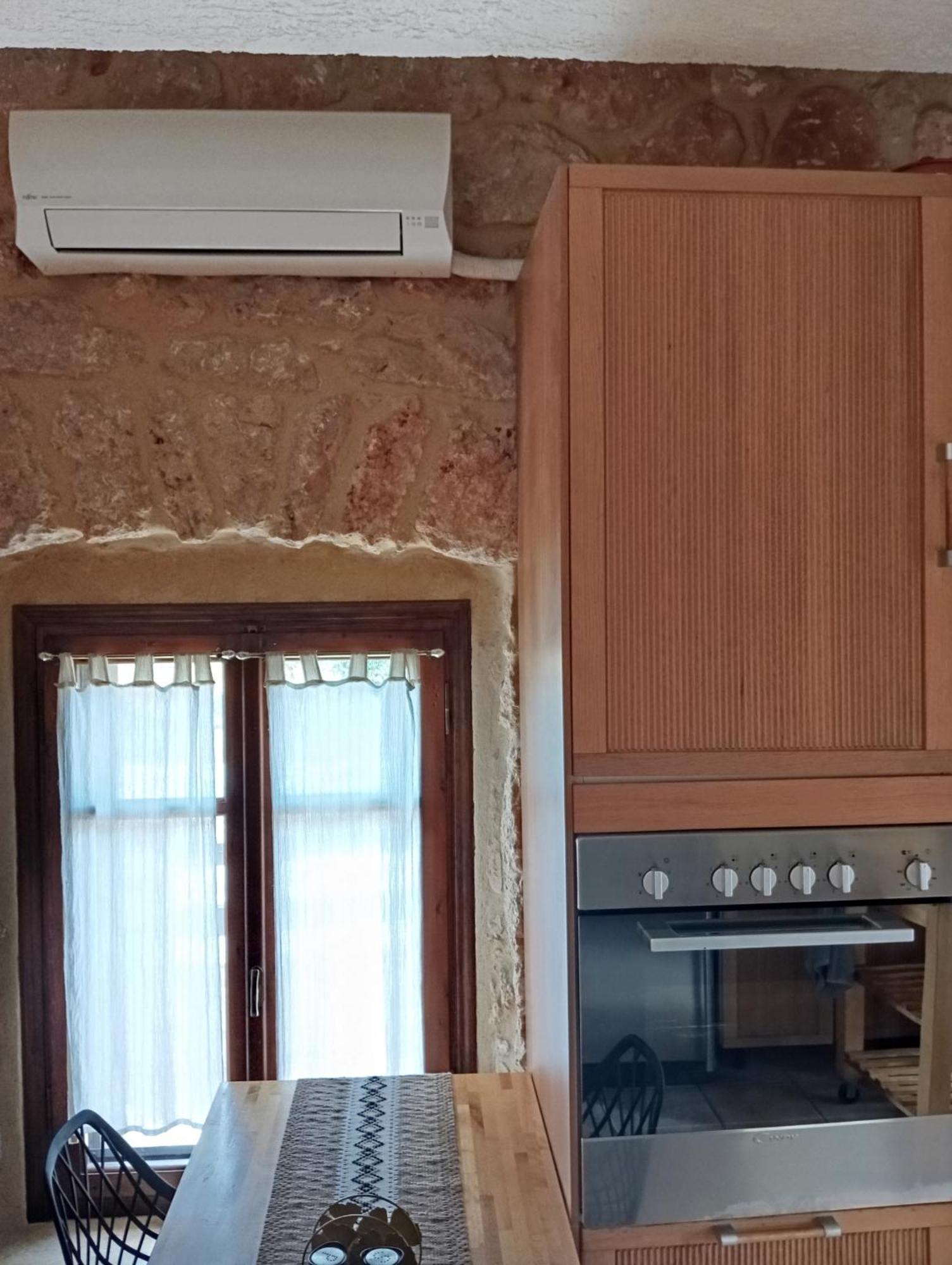 Niko'S Stone Guest House 普利特拉 外观 照片