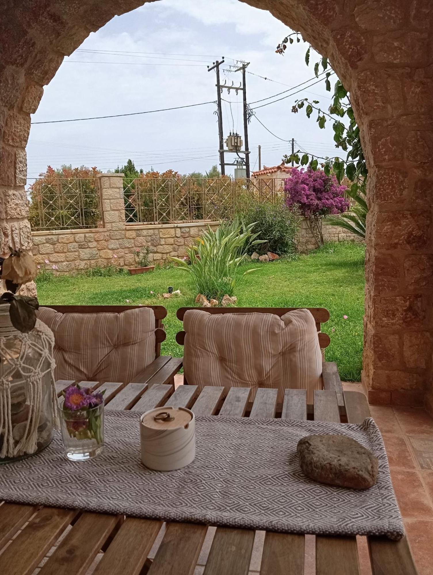 Niko'S Stone Guest House 普利特拉 外观 照片