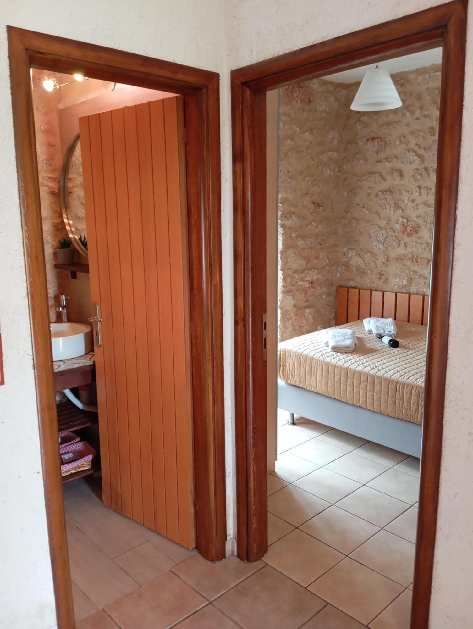 Niko'S Stone Guest House 普利特拉 外观 照片