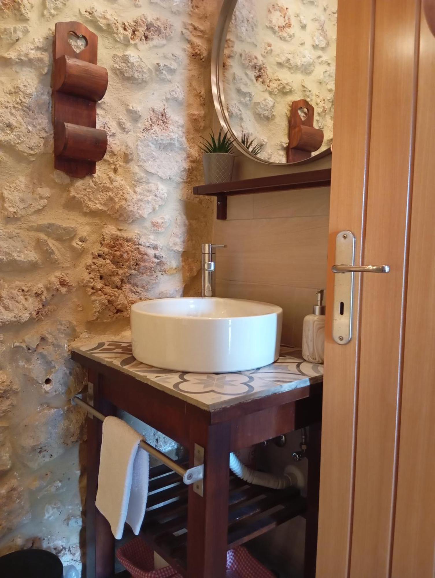 Niko'S Stone Guest House 普利特拉 外观 照片