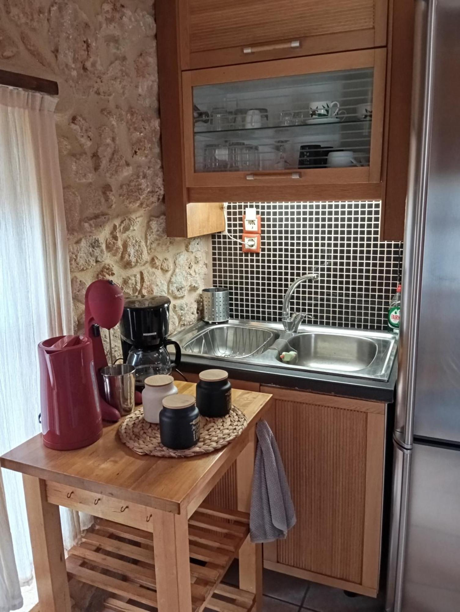 Niko'S Stone Guest House 普利特拉 外观 照片