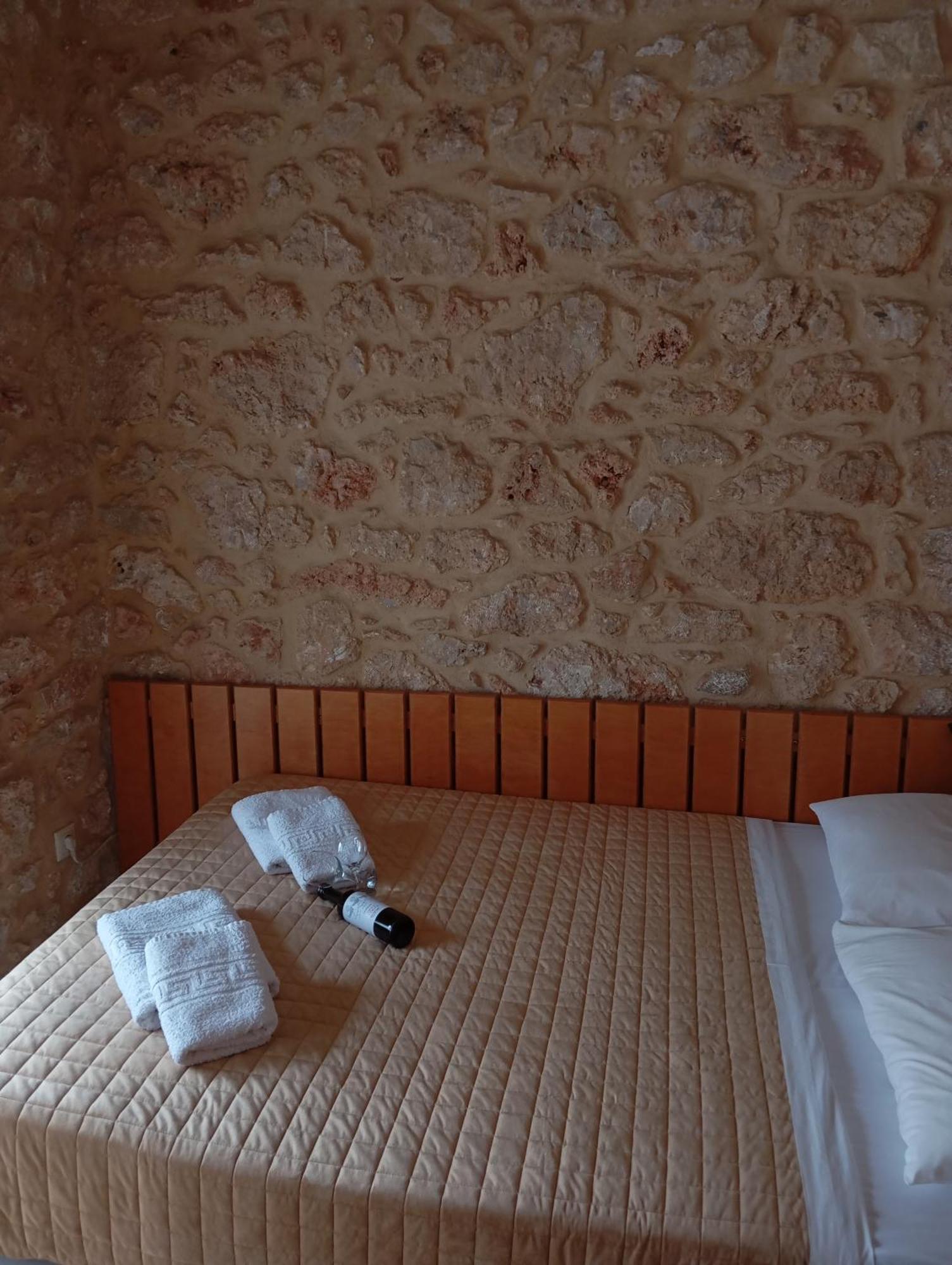 Niko'S Stone Guest House 普利特拉 外观 照片