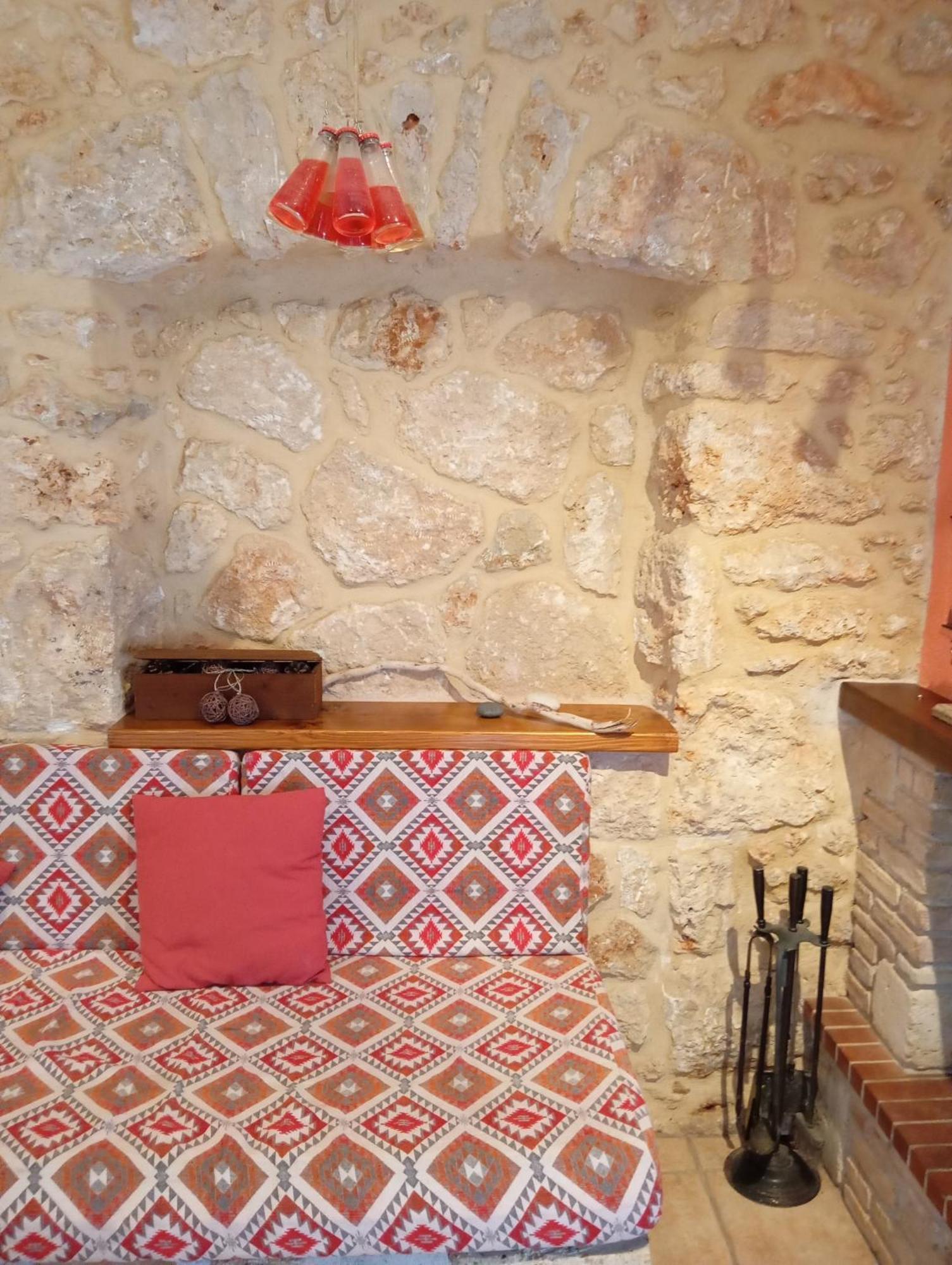 Niko'S Stone Guest House 普利特拉 外观 照片