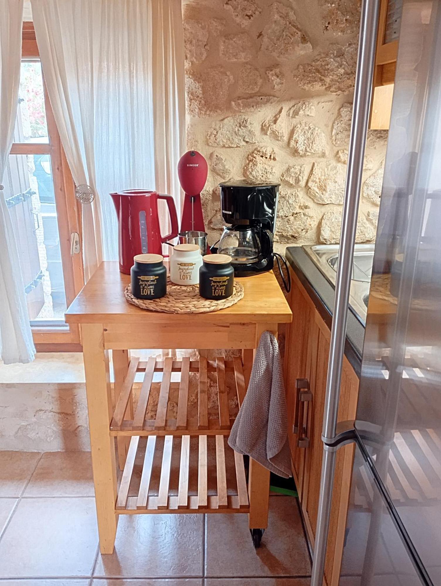 Niko'S Stone Guest House 普利特拉 外观 照片