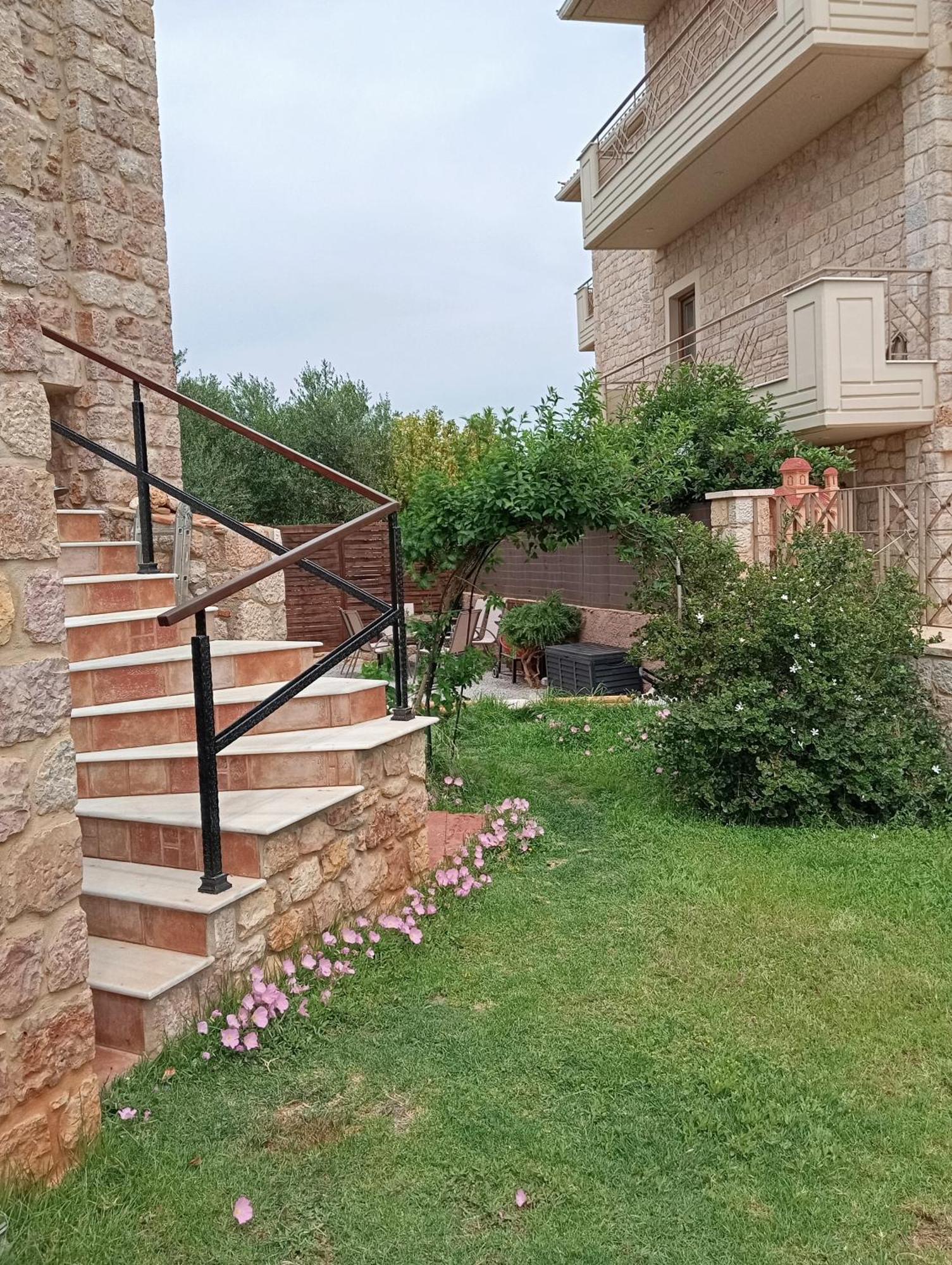 Niko'S Stone Guest House 普利特拉 外观 照片