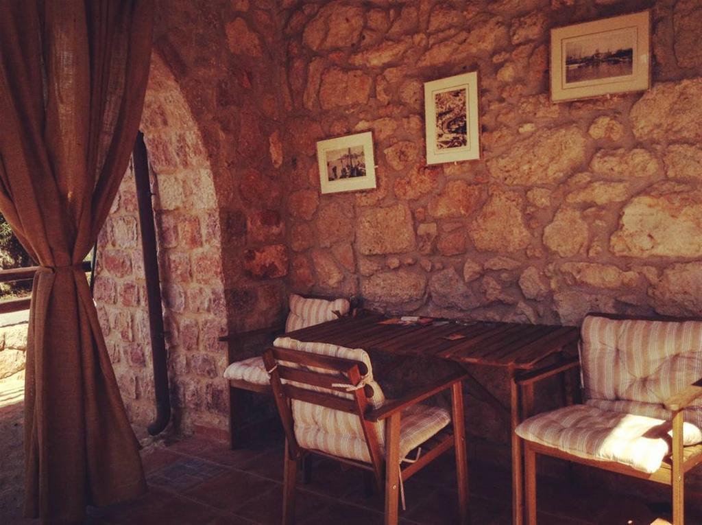Niko'S Stone Guest House 普利特拉 外观 照片